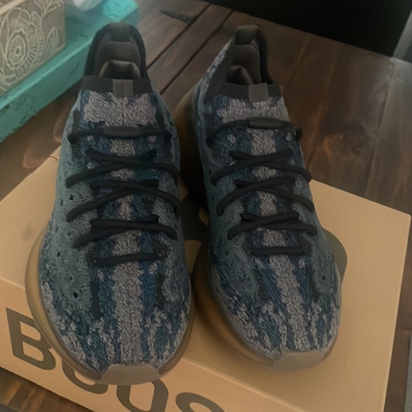 Yeezy boost 380 - Picture 3 of 4